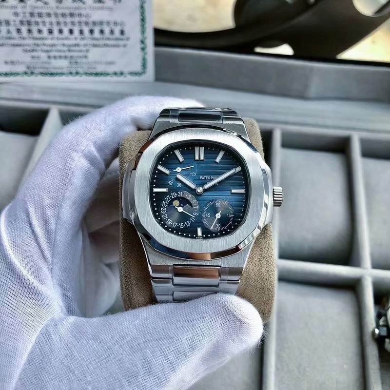 Patek Philippe Nautilus 5712/1A-001 Moon Phase 'Tiffany & Co: de 40.5mm