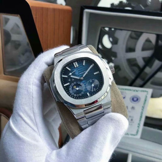 Patek Philippe Nautilus 5712/1A-001 Moon Phase 'Tiffany & Co: de 40.5mm