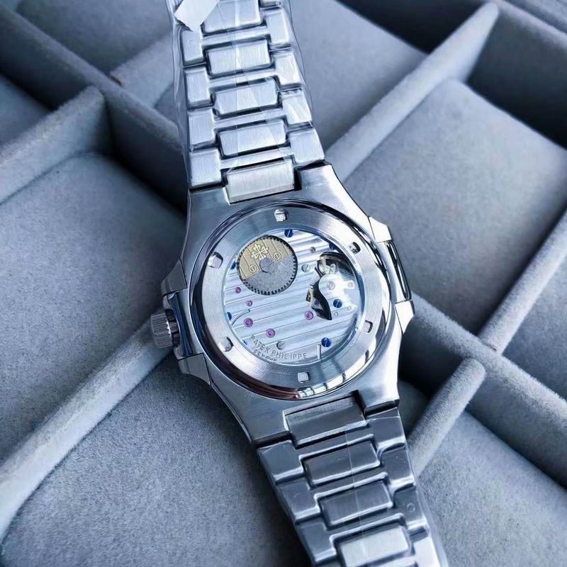 Patek Philippe Nautilus 5712/1A-001 Moon Phase 'Tiffany & Co: de 40.5mm