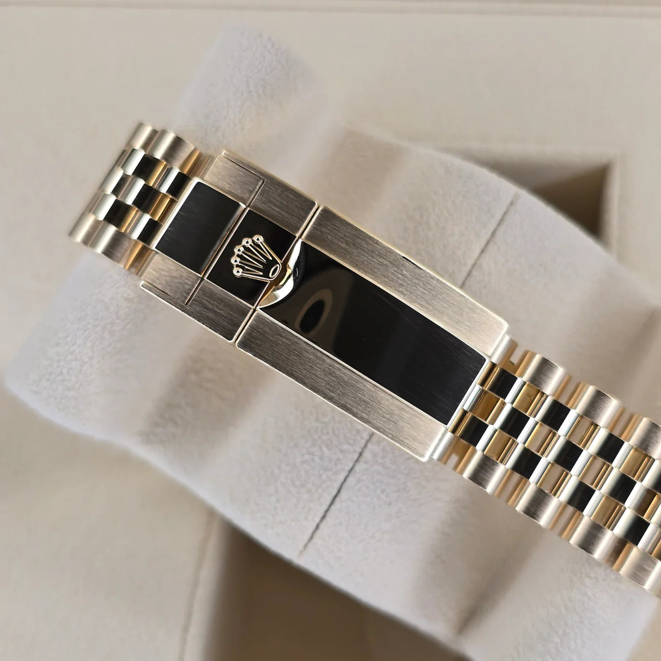 ROLEX GMT-MASTER II 126718GRNR 40MM