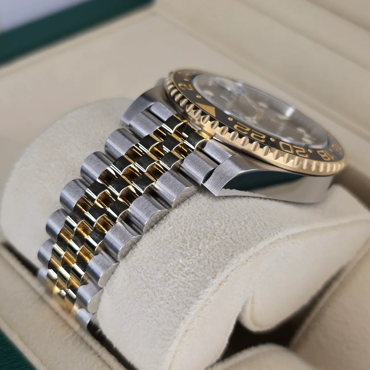 ROLEX GMT-MASTER II 126713GRNR "BUMBLEBEE" 40MM