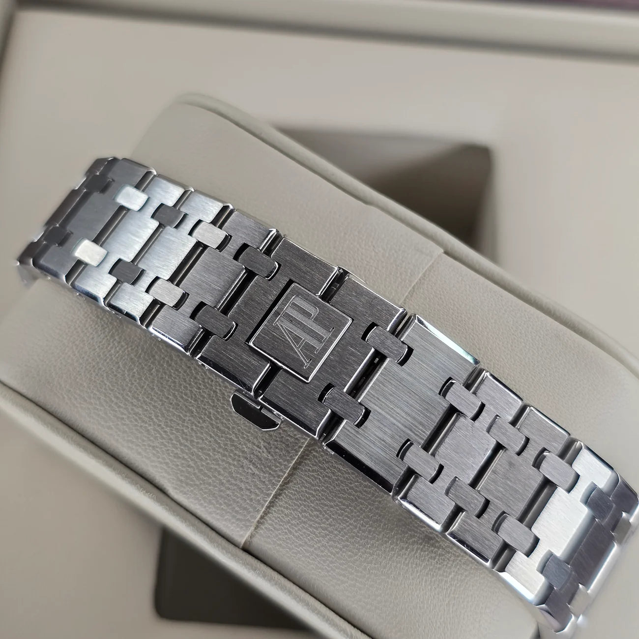 AUDEMARS PIGUET ROYAL OAK 15300ST 39MM