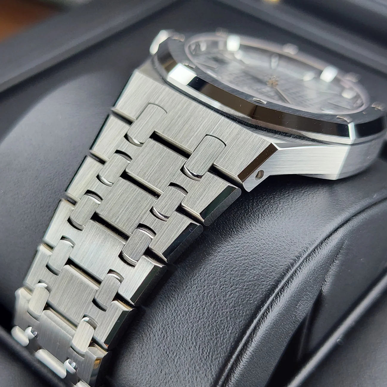 AUDEMARS PIGUET ROYAL OAK 15550ST GREY 37MM